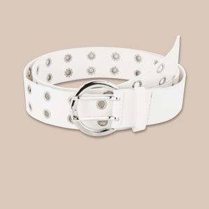 Eyelet belt